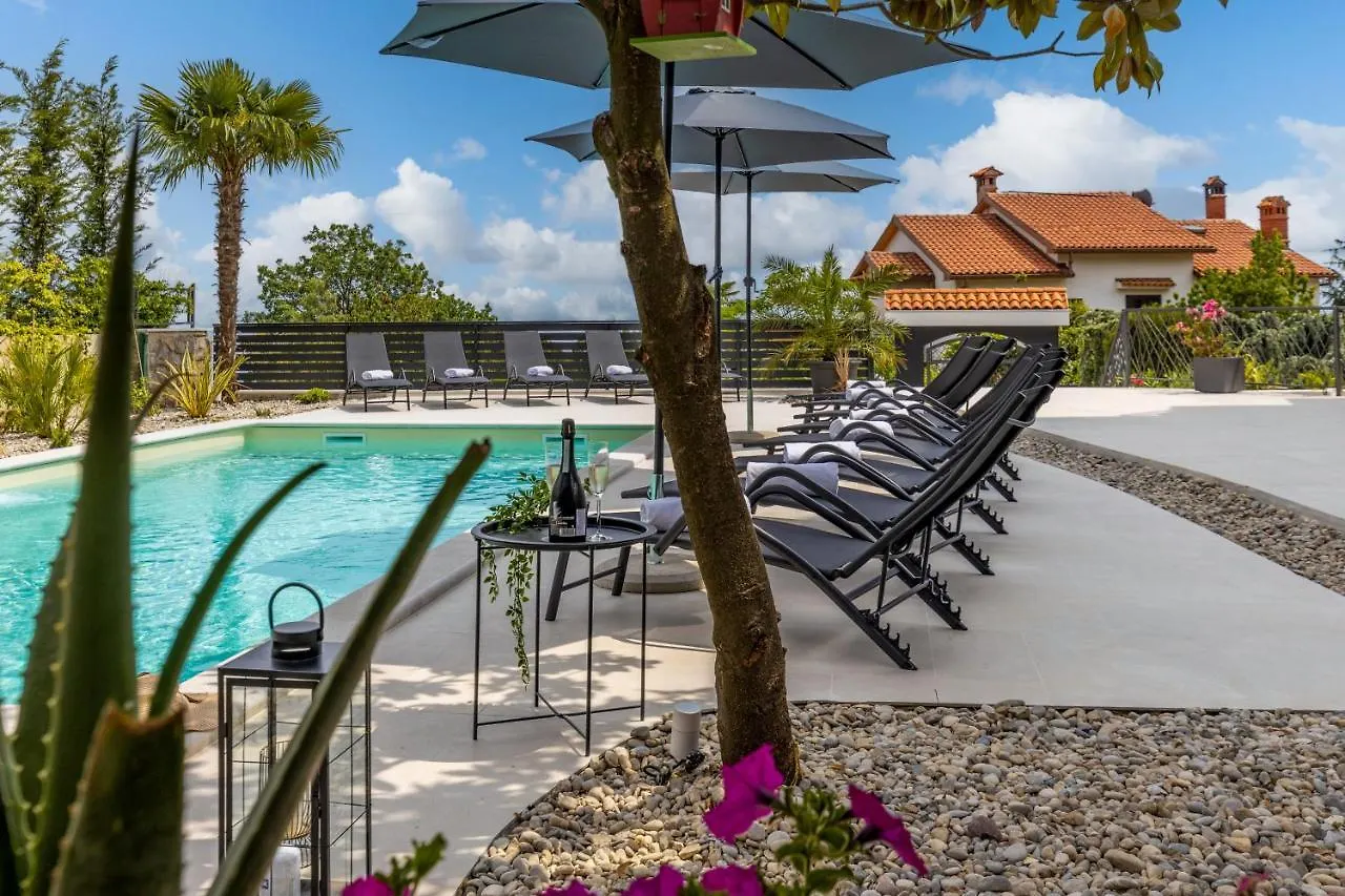 Villa Adriatic, Apartment Chiara With Sea View And Heated Swimming Pool, Free Private Parking, Icici