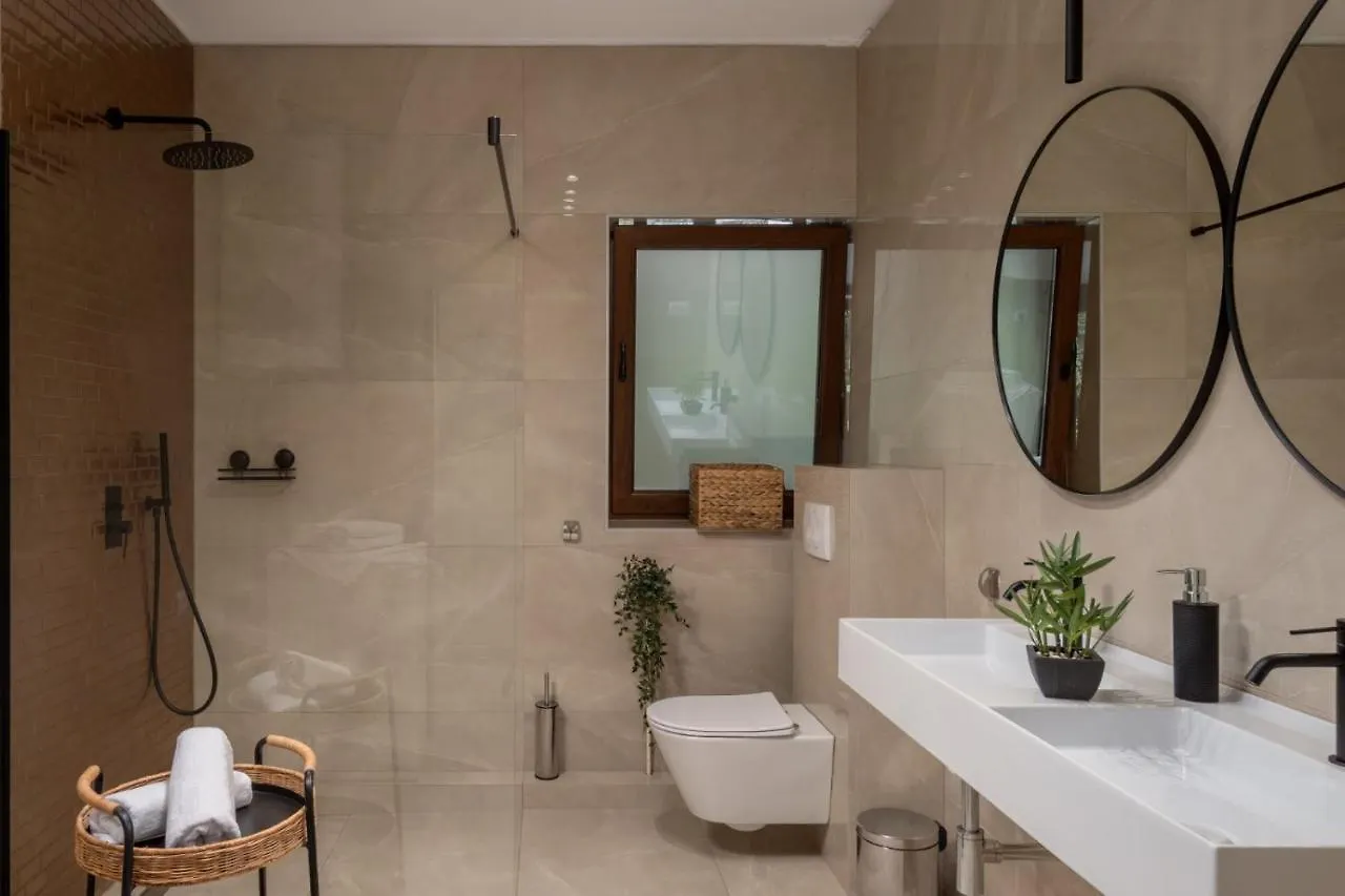 Villa Adriatic, Apartment Chiara With Sea View And Heated Swimming Pool, Free Private Parking, Icici