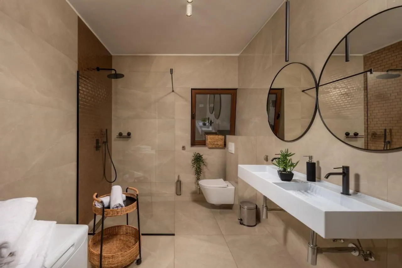 Villa Adriatic, Apartment Chiara With Sea View And Heated Swimming Pool, Free Private Parking, Icici