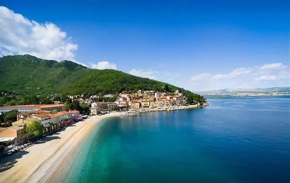Villa Adriatic, Apartment Chiara With Sea View And Heated Swimming Pool, Free Private Parking, Icici